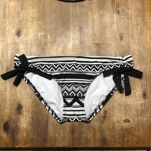 Gianni Bini Bikini Bottom  EUC  Size Small